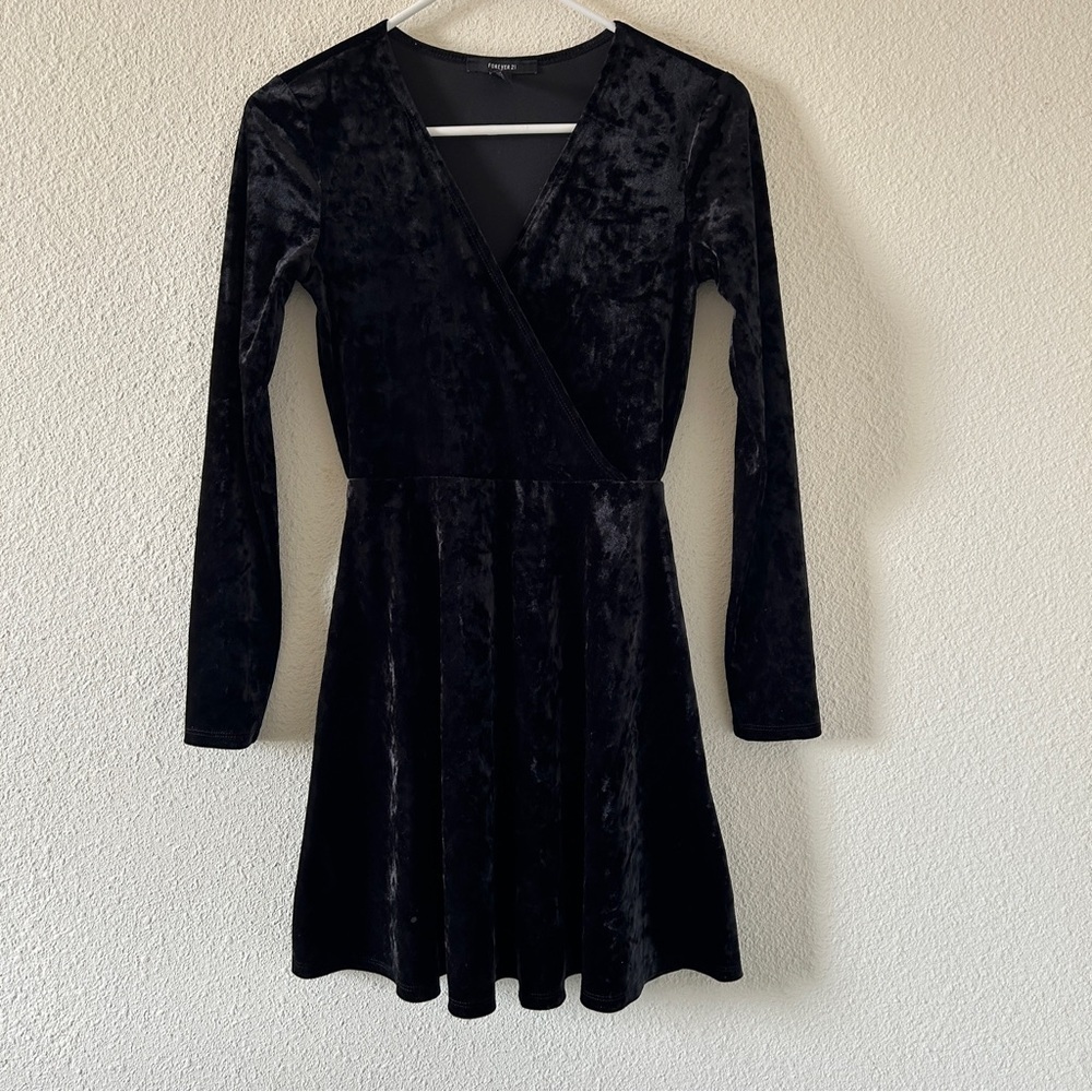 Forever 21 Women’s Velvet Dress Small Black Dark Summer Party Birthday Gothic